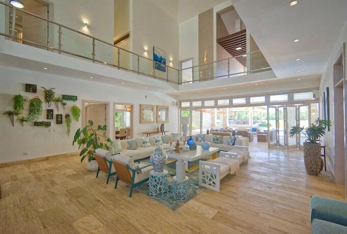 Imagen general del Hotel Modern Villa With Ocean View and Service Staff. Foto 10
