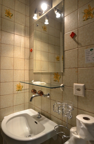 Imagen de la habitación del Hotel Moderne Genève. Foto 8