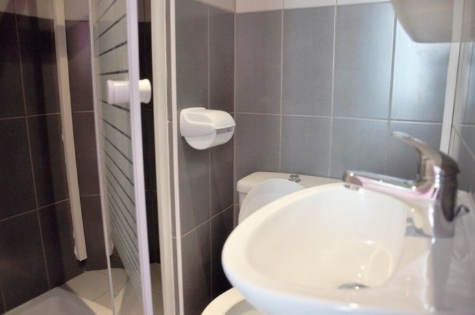 Imagen de la habitación del Hotel Moderne, Marsella. Foto 14