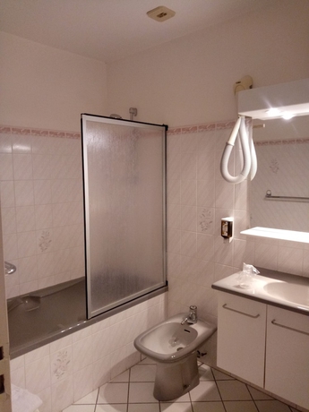 Imagen de la habitación del Hotel Moderne, VICHY. Foto 15