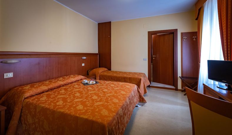 Imagen de la habitación del Hotel Moderno, Asis. Foto 6