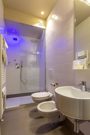 Imagen de la habitación del Hotel Moderno, Asis. Foto 10