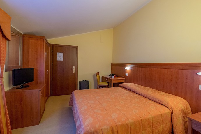 Imagen de la habitación del Hotel Moderno, Asis. Foto 11