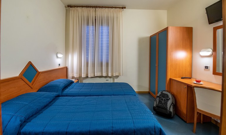 Imagen de la habitación del Hotel Moderno, Asis. Foto 15