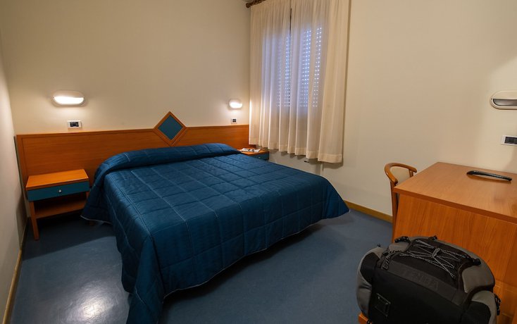 Imagen de la habitación del Hotel Moderno, Asis. Foto 16