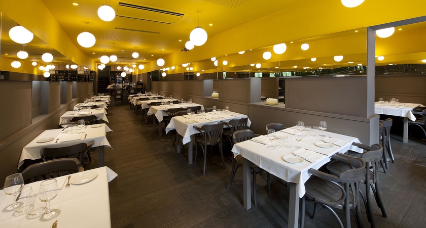 Imagen del bar/restaurante del Hotel Moderno Barcelona. Foto 2