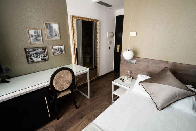 Imagen de la habitación del Hotel Moderno Barcelona. Foto 11