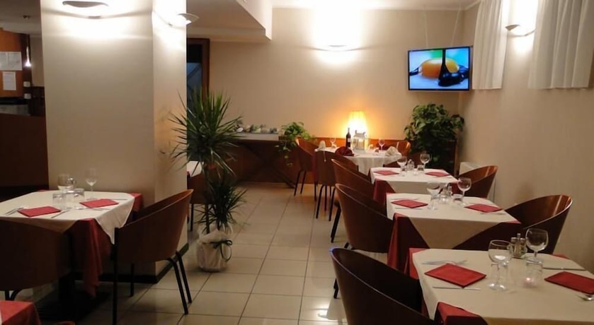 Imagen del bar/restaurante del Hotel Moderno, Grumello del Monte. Foto 4