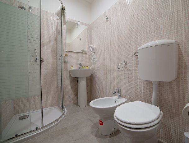 Imagen de la habitación del Hotel Moderno, Lecco. Foto 5