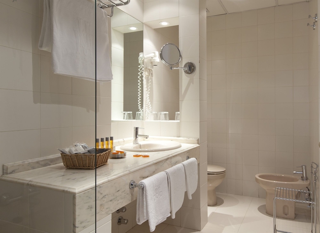 Imagen de la habitación del Hotel Moderno, Madrid. Foto 10