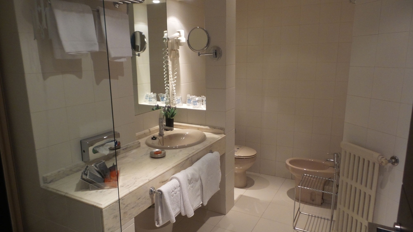 Imagen de la habitación del Hotel Moderno, Madrid. Foto 11