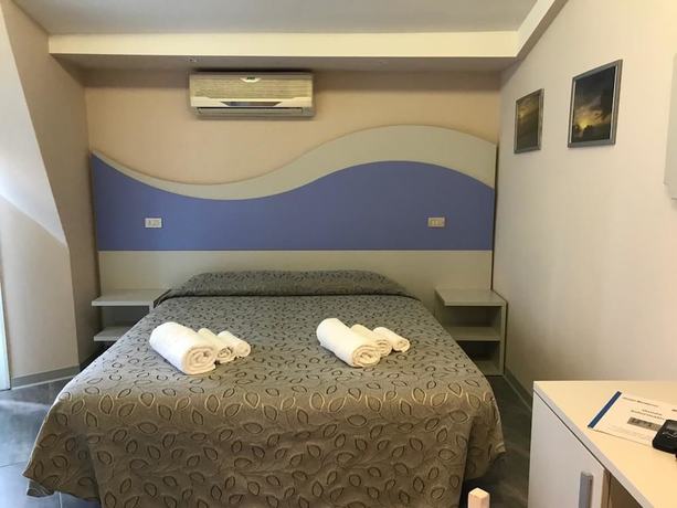 Imagen de la habitación del Hotel Moderno, Pinarella di Cervia. Foto 6