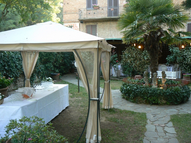 Imagen de los exteriores del Hotel Moderno, Siena. Foto 6