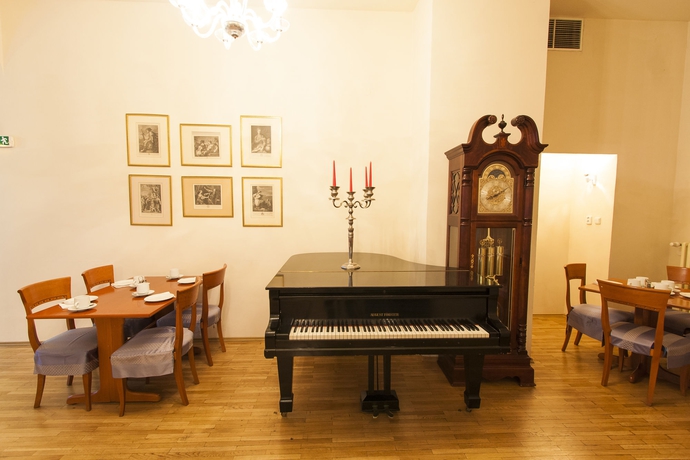 Imagen del bar/restaurante del Hotel Modrá Růže. Foto 4