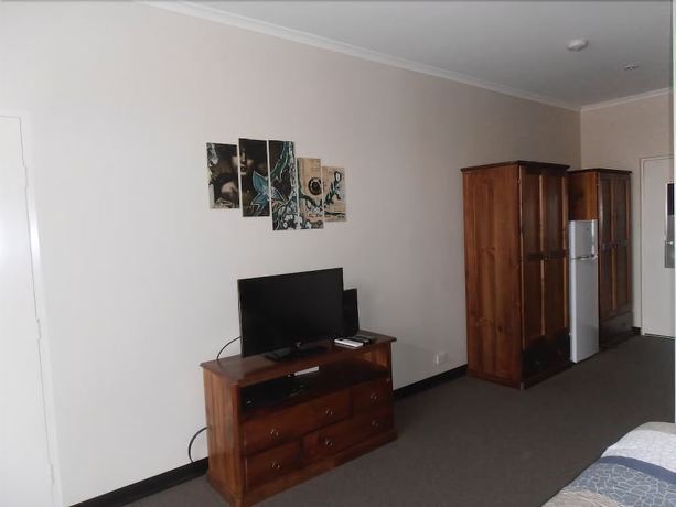 Imagen de la habitación del Hotel Moe Motor Inn. Foto 11