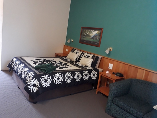 Imagen de la habitación del Hotel Moe Motor Inn. Foto 13