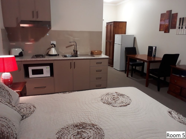 Imagen de la habitación del Hotel Moe Motor Inn. Foto 18