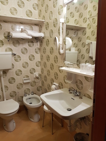 Imagen de la habitación del Hotel Moena. Foto 15