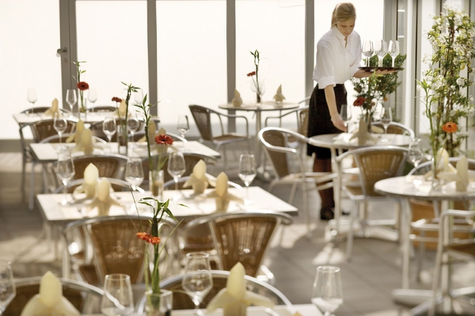 Imagen del bar/restaurante del Hotel Moevenpick Nuernberg Airport. Foto 6