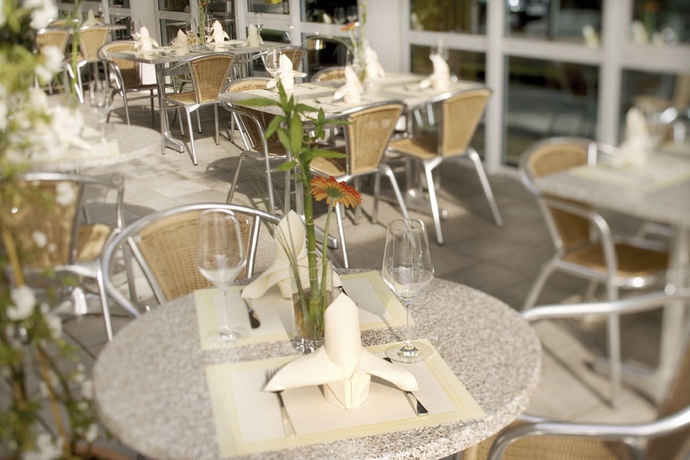 Imagen del bar/restaurante del Hotel Moevenpick Nuernberg Airport. Foto 7