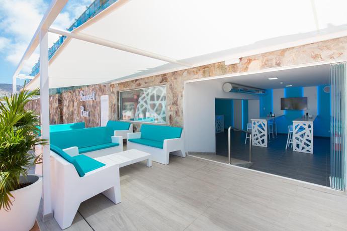 Imagen de los exteriores del Hotel Mogan Princess and Beach Club. Foto 17