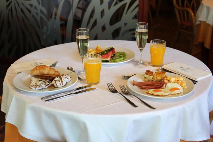 Imagen del bar/restaurante del Hotel Mogan Princess and Beach Club. Foto 10