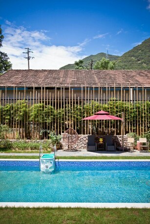 Imagen de la piscina del Hotel Moganshan Banduju. Foto 34