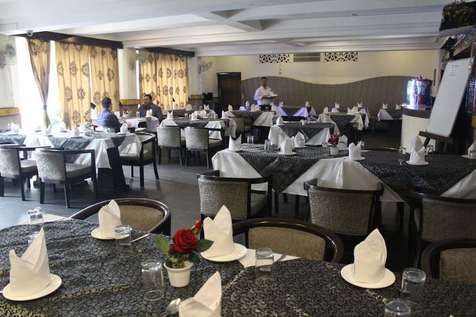 Imagen del bar/restaurante del Hotel Mohan Continental. Foto 2