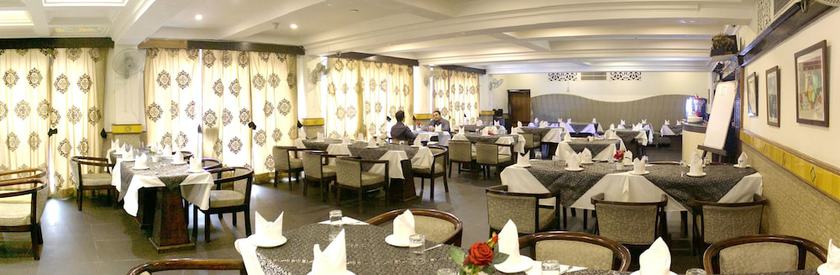 Imagen del bar/restaurante del Hotel Mohan Continental. Foto 3