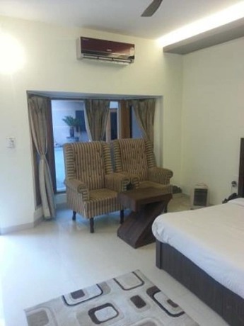 Imagen de la habitación del Hotel Mohan Continental. Foto 11