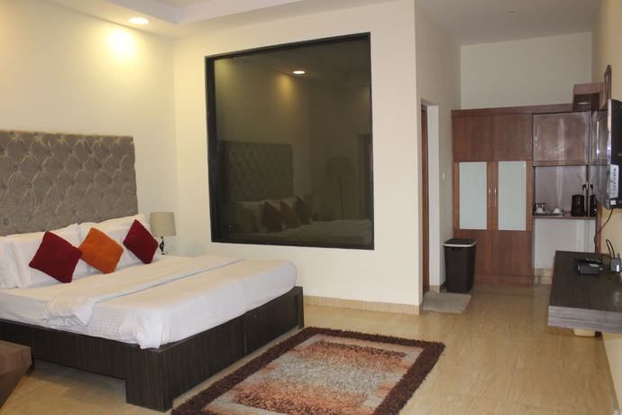 Imagen de la habitación del Hotel Mohan Continental. Foto 13