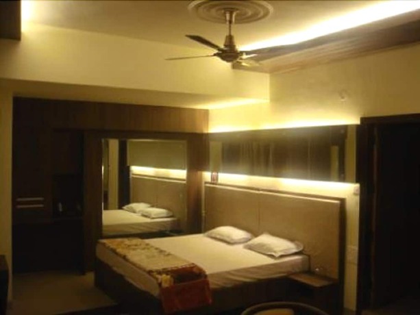 Imagen de la habitación del Hotel Mohan Continental. Foto 14