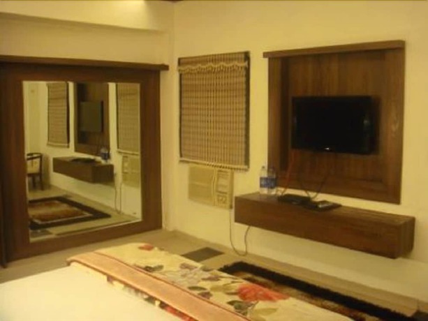 Imagen de la habitación del Hotel Mohan Continental. Foto 15