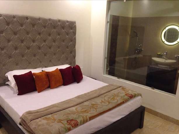 Imagen de la habitación del Hotel Mohan Continental. Foto 16