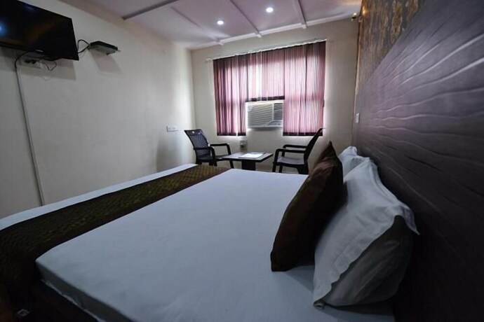 Imagen de la habitación del Hotel Mohit Palace. Foto 19