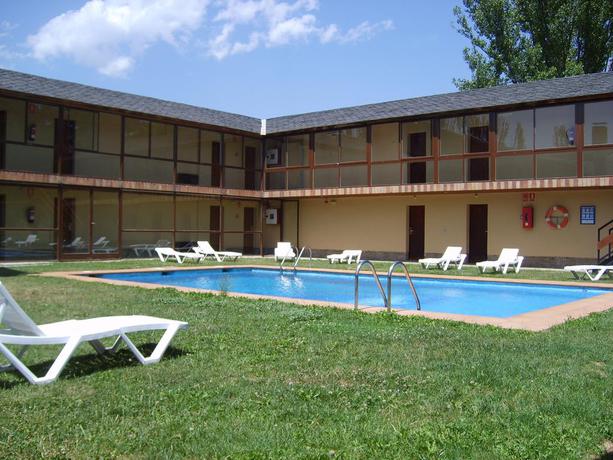 Imagen de la piscina del Hotel Moixeró. Foto 11