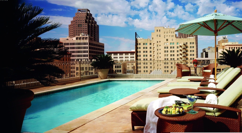 Imagen de la piscina del Hotel Mokara and Spa San Antonio. Foto 8