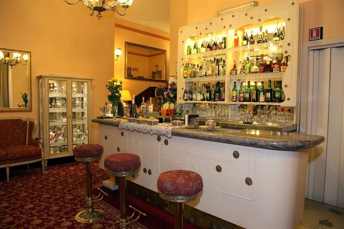 Imagen del bar/restaurante del Hotel Mokinba Hotels King. Foto 4