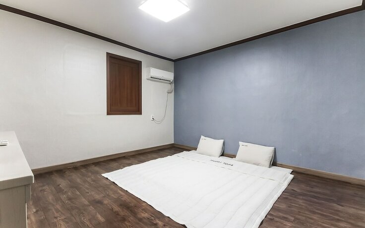 Imagen de la habitación del Hotel Mokpo 1004. Foto 11