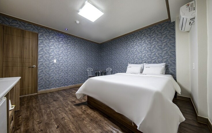 Imagen de la habitación del Hotel Mokpo 1004. Foto 14