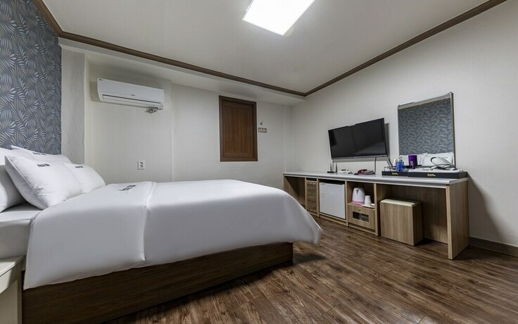 Imagen de la habitación del Hotel Mokpo 1004. Foto 15