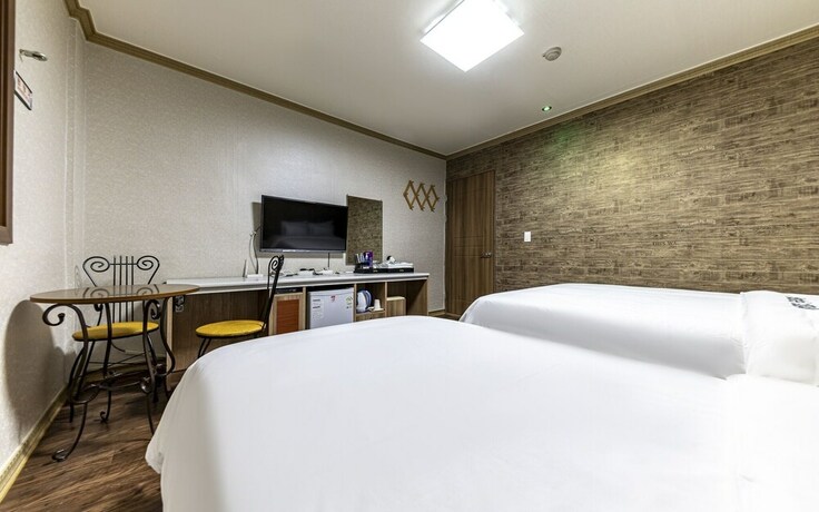 Imagen de la habitación del Hotel Mokpo 1004. Foto 16