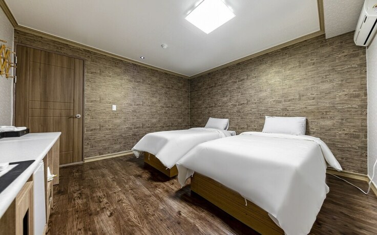 Imagen de la habitación del Hotel Mokpo 1004. Foto 18