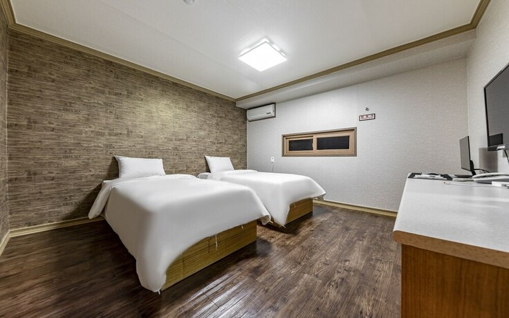 Imagen de la habitación del Hotel Mokpo 1004. Foto 22