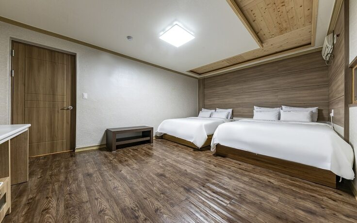 Imagen de la habitación del Hotel Mokpo 1004. Foto 26