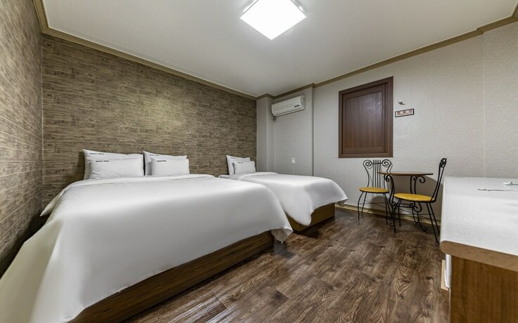 Imagen de la habitación del Hotel Mokpo 1004. Foto 27