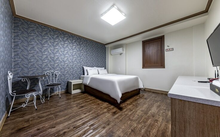Imagen de la habitación del Hotel Mokpo 1004. Foto 33