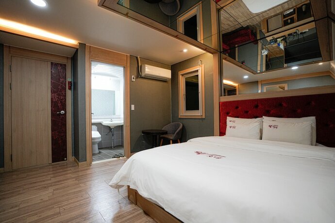 Imagen de la habitación del Hotel Mokpo Well. Foto 17