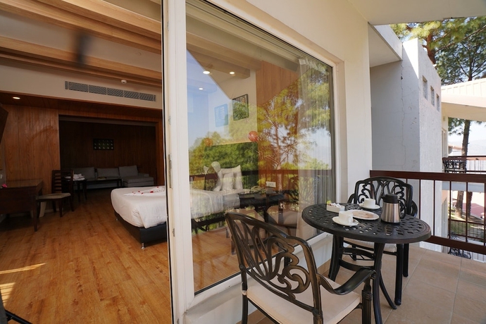 Imagen de la habitación del Hotel Moksha Himalaya Spa Resort. Foto 3