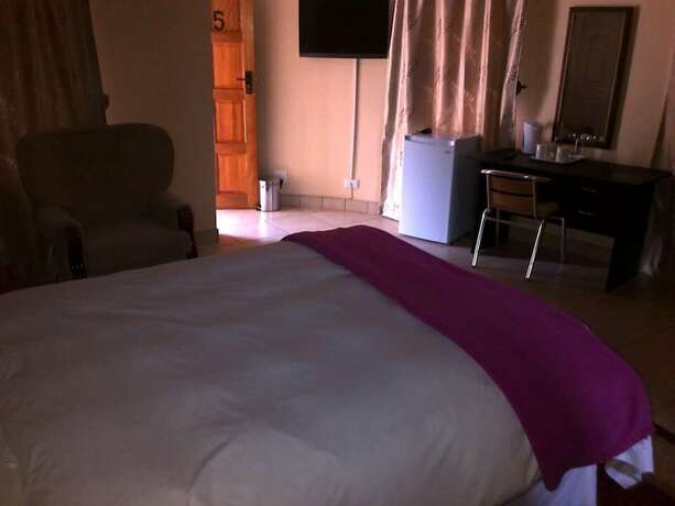 Imagen de la habitación del Hotel Molengoane Lodge. Foto 16